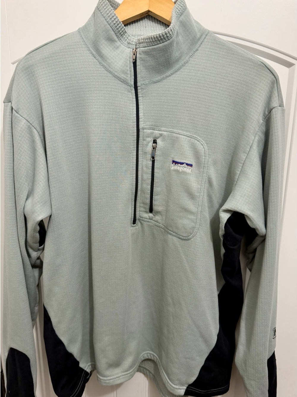 VTG Patagonia Men’s R1 Flash Pullover, Gray, Size XL, 40100 Fall of 2002.
